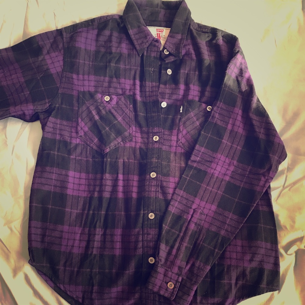 Medium Levi woman’s jeans flannel button up